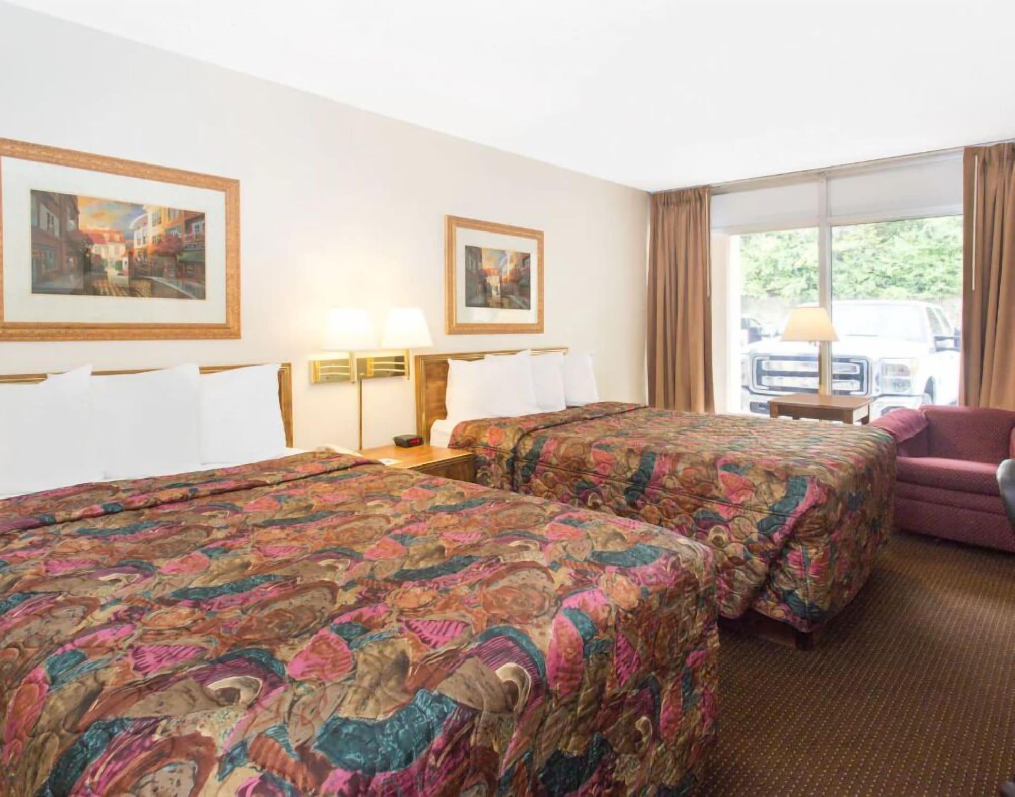 Days Inn By Wyndham Dubuque Eksteriør bilde