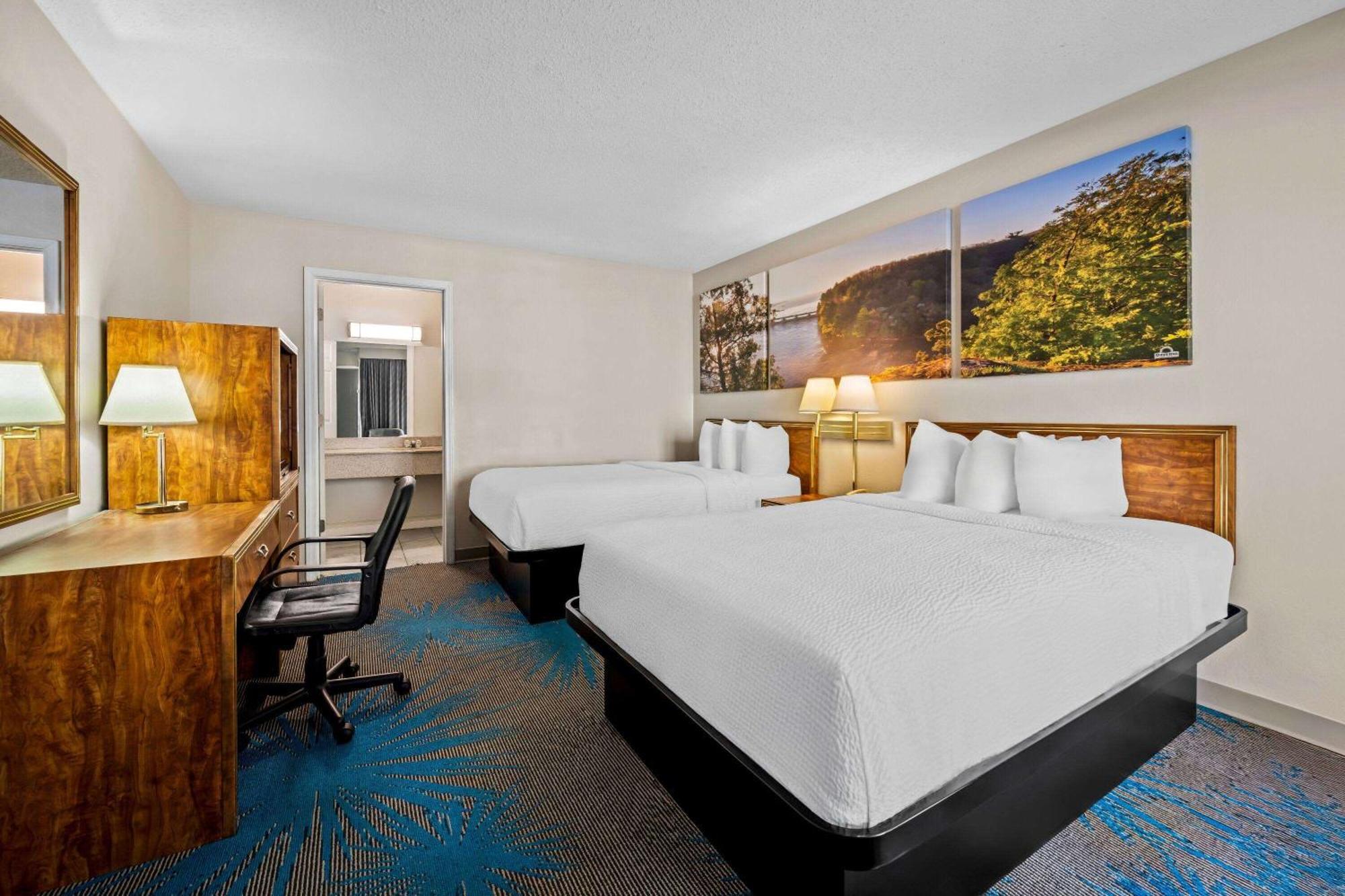 Days Inn By Wyndham Dubuque Eksteriør bilde