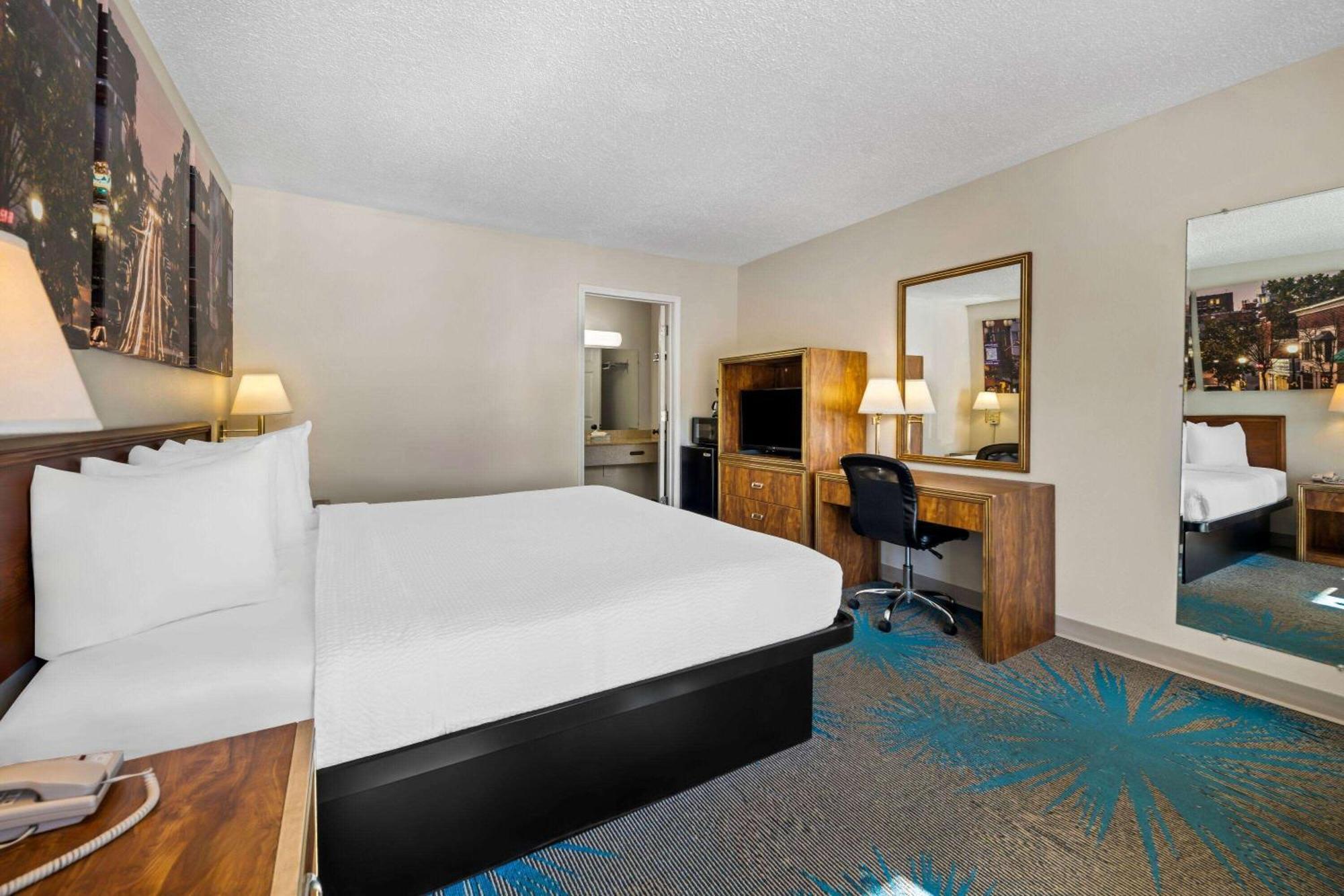 Days Inn By Wyndham Dubuque Eksteriør bilde