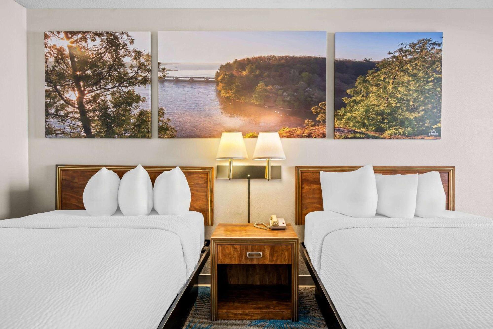 Days Inn By Wyndham Dubuque Eksteriør bilde