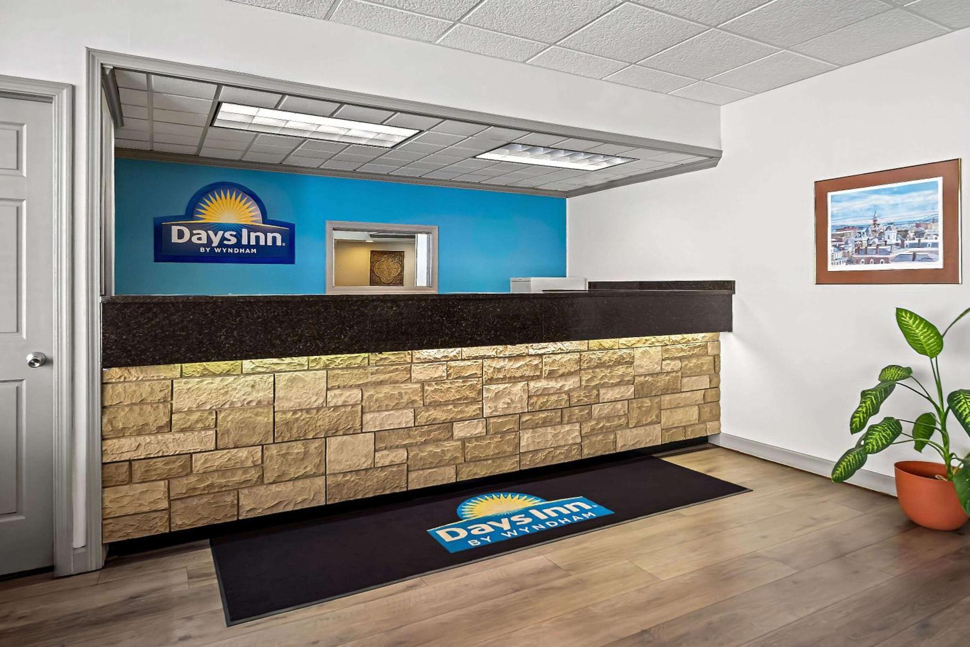 Days Inn By Wyndham Dubuque Eksteriør bilde