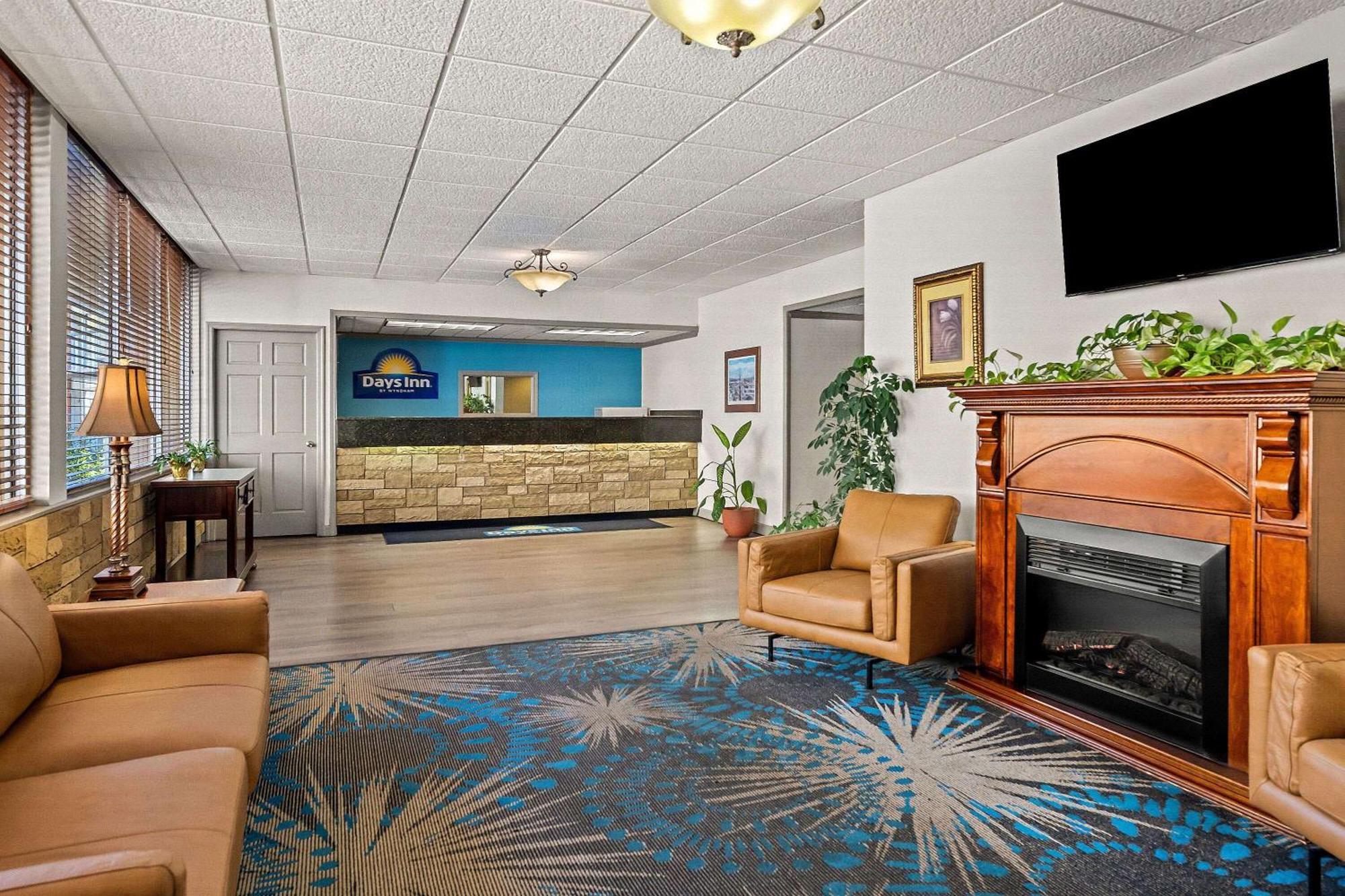 Days Inn By Wyndham Dubuque Eksteriør bilde