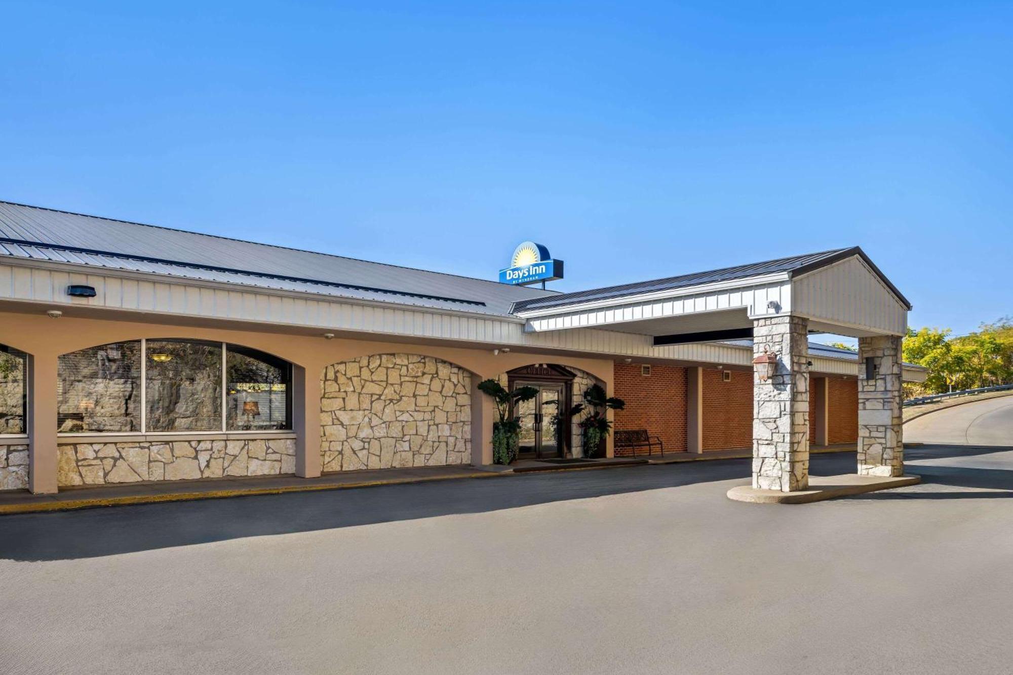 Days Inn By Wyndham Dubuque Eksteriør bilde